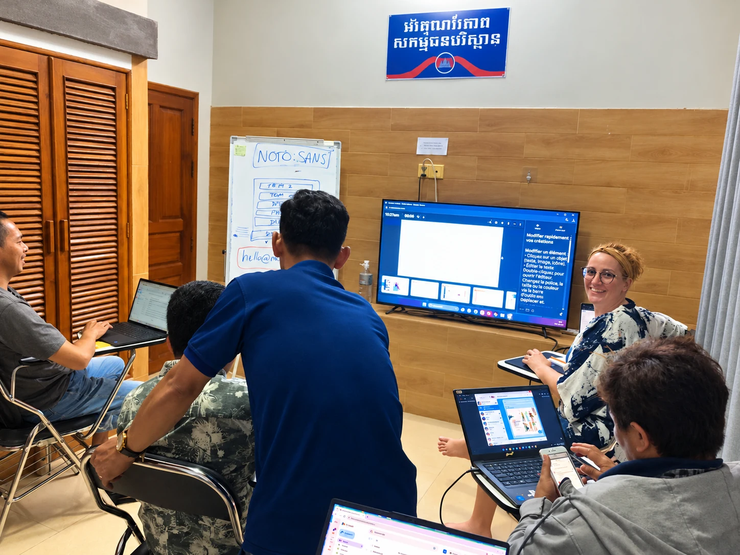 Charlotte Jeuniaux lors d’un atelier de formation digitale à la CFSWF au Cambodge